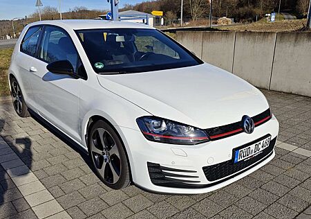VW Golf GTI Volkswagen BlueMotion Technology DSG