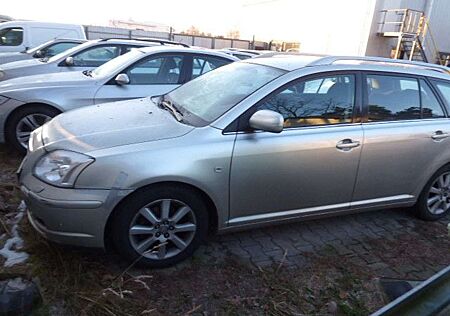 Toyota Avensis Kombi 1.8 Executive