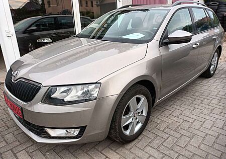Skoda Octavia COMBI 1.4 TSI AMBITION KLIMAAUT+SHZ+PDC!