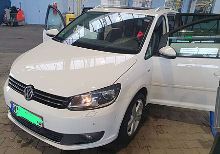 VW Touran Volkswagen 1.6 TDI DPF BM Technol. Life 7 Sitze / Navi