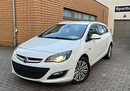 Opel Astra J Sports Tourer Exklusiv/XENON/NAVI/R-KAME