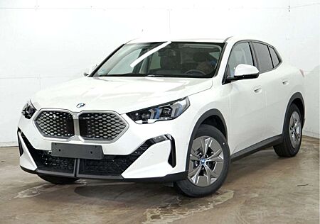 BMW iX2 xDrive 30 HeadUp 360°Kam Driving LiveCockpPr