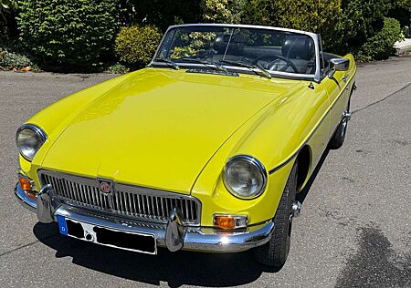 MG MGB Citron Yellow Cabrio, Top-Zustand, Speichenräder