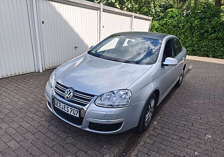 VW Jetta Volkswagen 1.6 FSI Comfortline