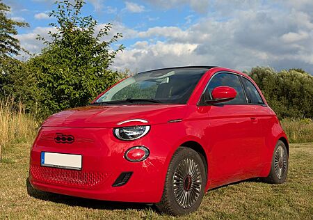 Fiat 500E Cabrio Neuer MJ 22 Red Winterpacket