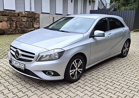 Mercedes-Benz A 180 BlueEFFICIENCY Edition*Service neu*