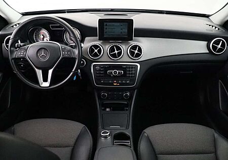Mercedes-Benz GLA 200 STYLE 7G-DCT BI-XENON 97.489 km 2015