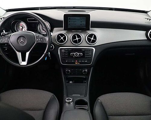 Mercedes-Benz GLA 200 STYLE 7G-DCT BI-XENON 97.489 km 2015