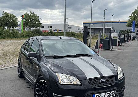 Ford Focus 1.6 16V ST Line Optik