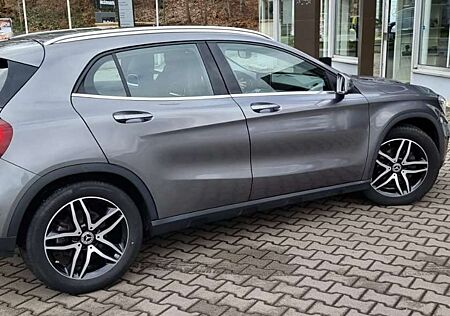 Mercedes-Benz GLA 180 SCORE!