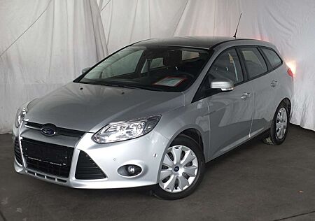 Ford Focus ECOBOOST NAVI PARKASISSTENT orig 63.453 km !