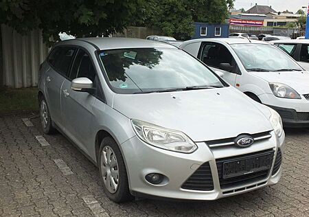 Ford Focus ECOBOOST NAVI PARKASISSTENT orig 63.568 km !