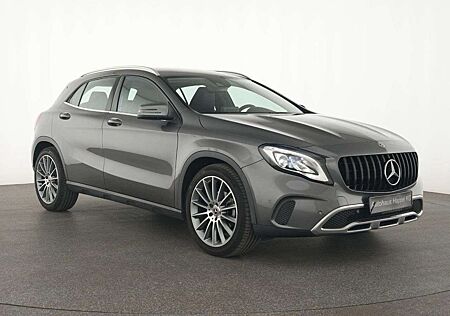 Mercedes-Benz GLA 200 I PDC I LED I AMG 19"