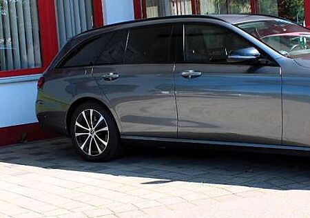Mercedes-Benz E 300 de Avantgarde*AHK*DISTONIC PLUS*