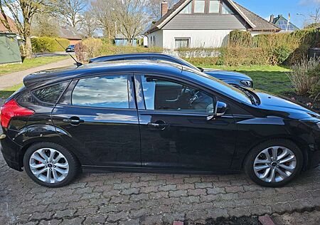 Ford Focus Fließheck 2.0 EcoBoost ST mit Leder-Exclusiv-Paket