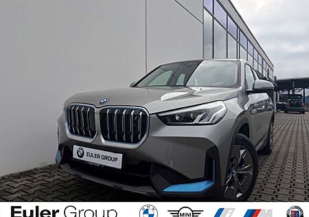 BMW iX1 xDrive 30 AD Navi Digitales Cockpit Soundsystem LE
