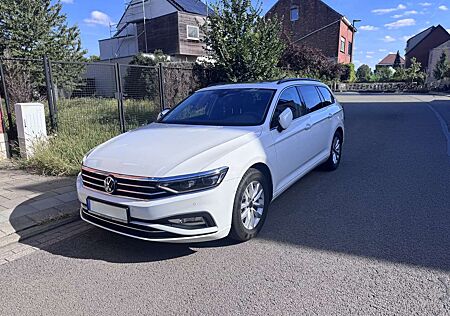 VW Passat Variant Volkswagen Panoramadach Kamera ACC Led-Matrix 2 J Cararantie