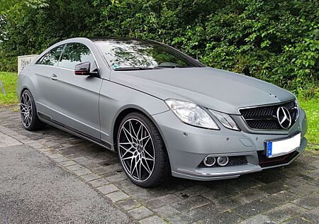 Mercedes-Benz E 200 CGI Coupe BlueEFFICIENCY Avantgarde