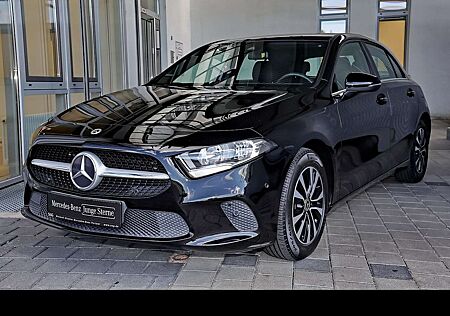 Mercedes-Benz A 180 CARPLAY+NAVIGATION+SPURHALTE+PDC+16 ZOLL