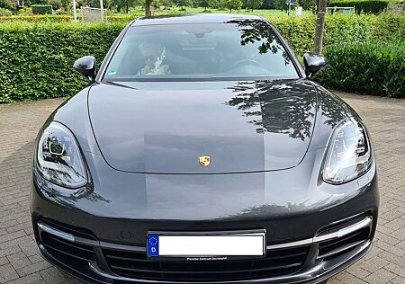 Porsche Panamera 4