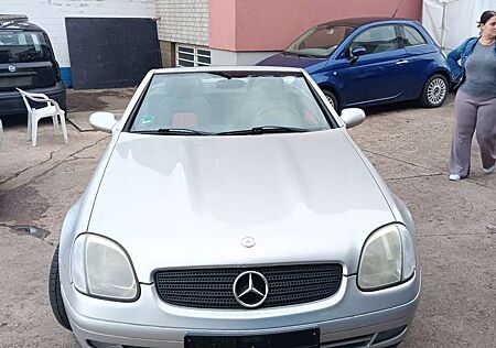 Mercedes-Benz SLK 200 Hardtop Cabrio elektrisch Automatikgetriebe