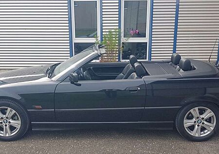 BMW 328 iA Cabrio #Rarität erst 24.300km gefahren#