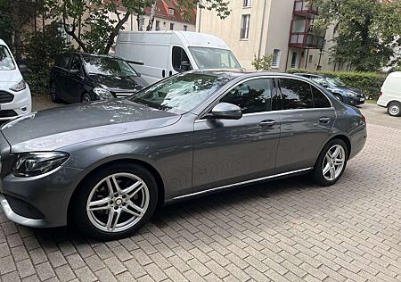 Mercedes-Benz E 220 d T 9G-TRONIC