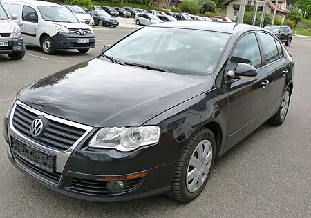 VW Passat Volkswagen Trendline Limousine 1.6[KLIMA/SHZ/PDC]