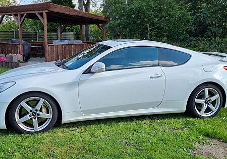 Hyundai Genesis Coupe 2.0 T