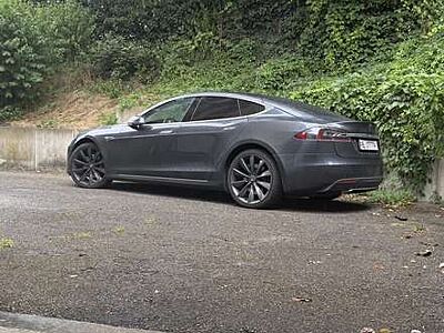 Tesla Model S 85D
