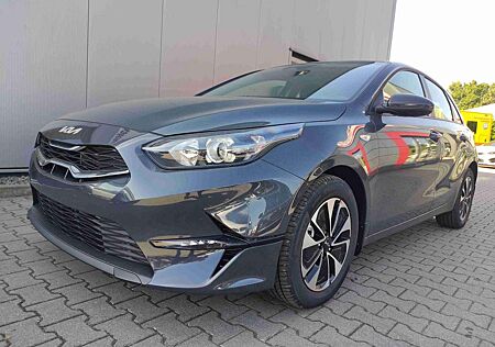 Kia Cee'd Ceed / SPIN 1.5 *Shzg*Lhzg*PDC*Cam*16Zoll*Navi 103 kW ...