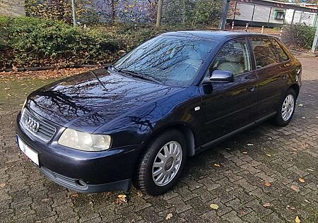 Audi A3 1.6 Attraction 102PS 4Türer