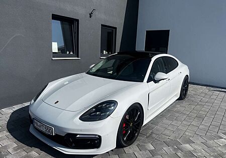 Porsche Panamera Turbo V8 mit Approved Garantie