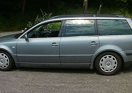 VW Passat Variant Volkswagen 1.9 TDI AVB Motor, AHK, Grüne PK