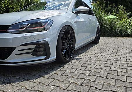 VW Golf GTI Volkswagen VII GTI (BlueMotion Technology)