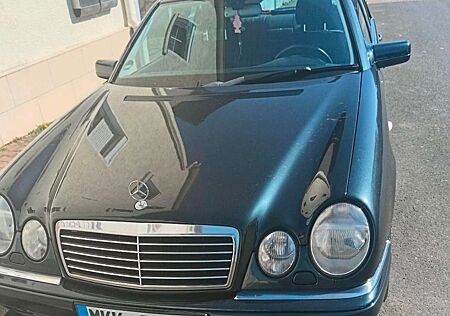 Mercedes-Benz E 240 Avantgarde ist bereits abgemeldet