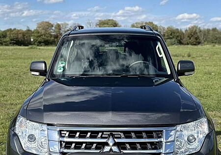 Mitsubishi Pajero Pajero 3.2 DI-D Automatik Final Edition 550/1000