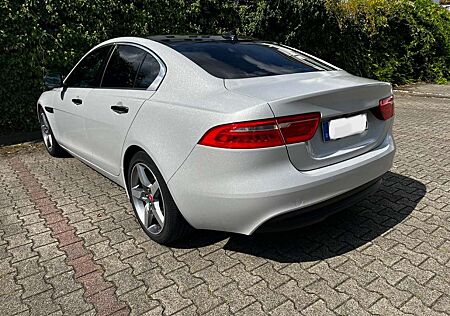 Jaguar XE Pure