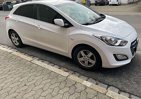 Hyundai i30 blue 1.4