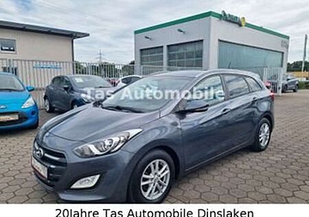 Hyundai i30 cw blue 1.4 Trend"Navi"8-fach bereift...