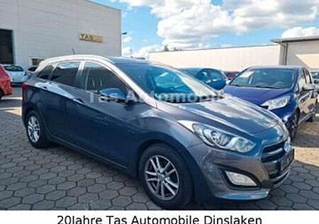 Hyundai i30 cw blue 1.4 Trend"Navi"8-fach bereift...