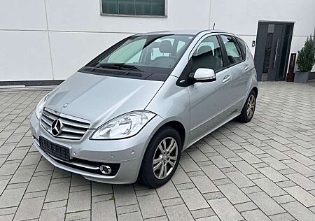 Mercedes-Benz A 180 Elegance Automatik Klima Sitzheizung 2-Hand