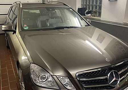 Mercedes-Benz E 200 T BlueEFFICIENCY 7G-TRONIC