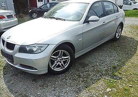 BMW 320i 320 E90/ TÜV neu/org km/NAVI+Klima+6Gg+Alu+met