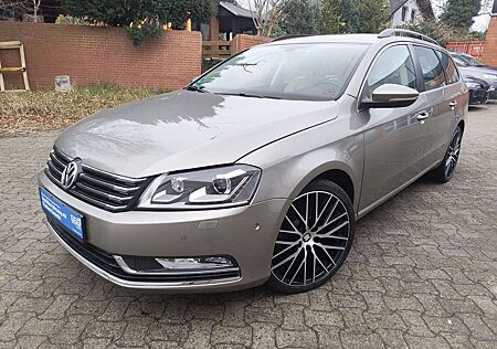 VW Passat Variant Volkswagen Comfortline 4Motion*Navi*Bi-Xenon*Kamera*AHK*PDC*