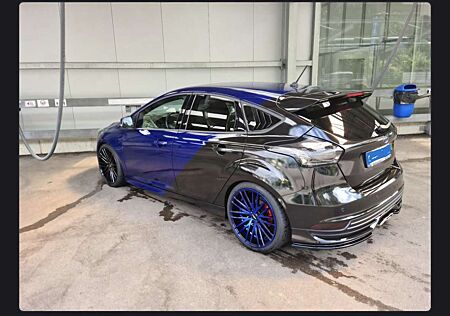 Ford Focus 2.0 EcoBoost ST