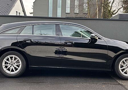 Mercedes-Benz CLA 180 Shooting Brake 7G-DCT