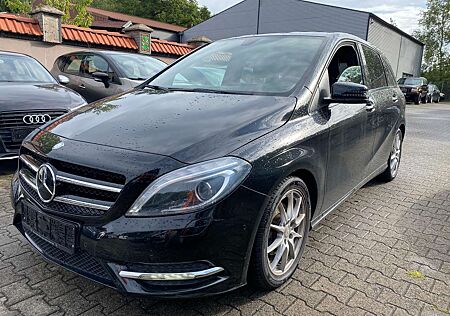 Mercedes-Benz B 200 Scheckheft unfallfrei Xenon Navi SHZ AHK 2.Hd