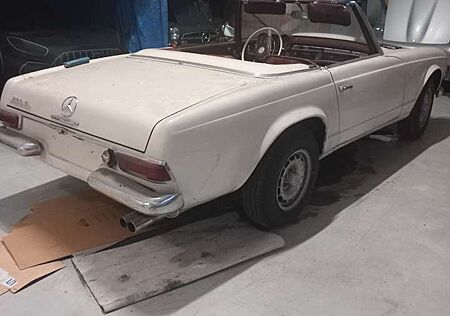 Mercedes-Benz 230 SL