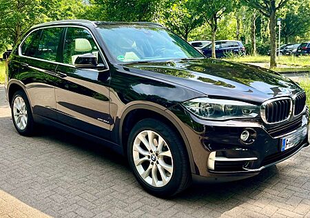 BMW X5 30d Garantie/HUD/StandHZG/AHK/Panoramad/Navi/Leder